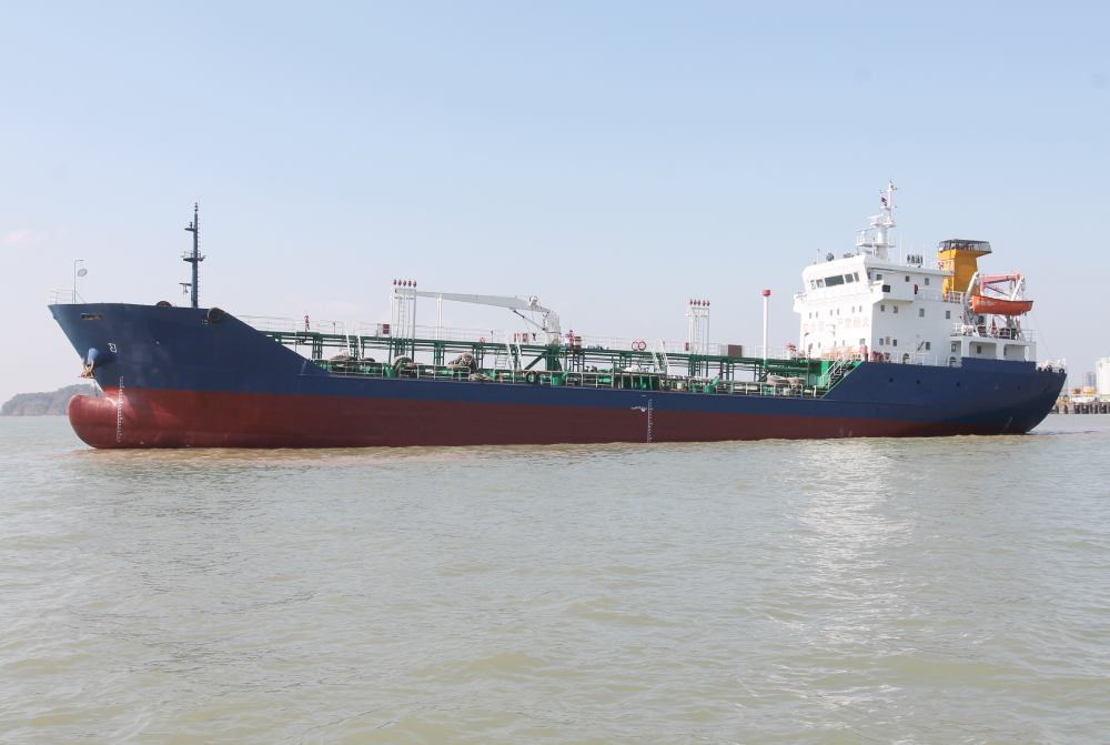 1800 T Bunkering Ship For Sale