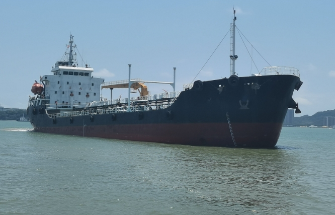 3800 T Product Oil Tanker For Sale