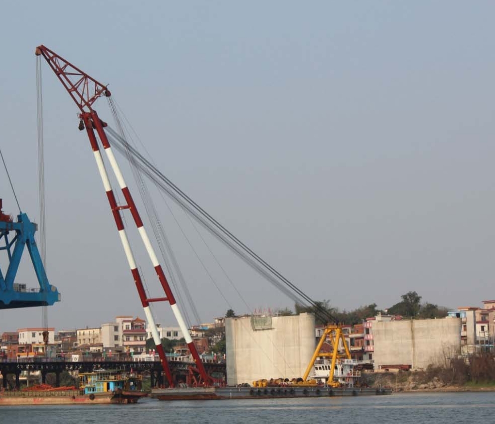 200 T Fully Revolving Floating Crane For Sale