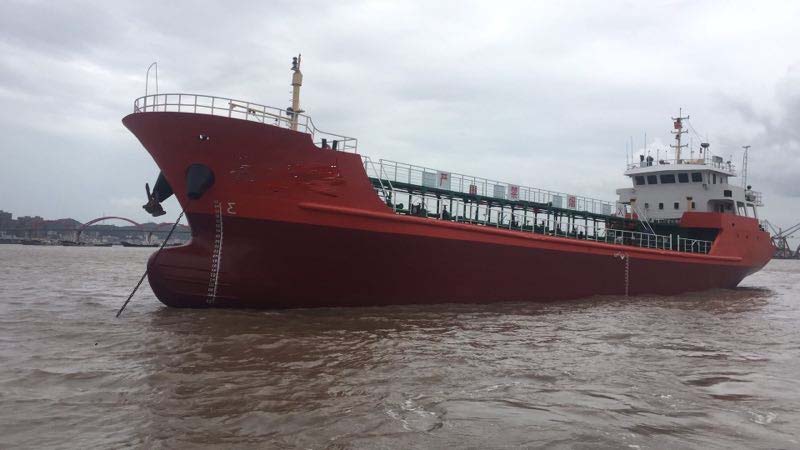 1000 T Product Oil Tanker For Sale