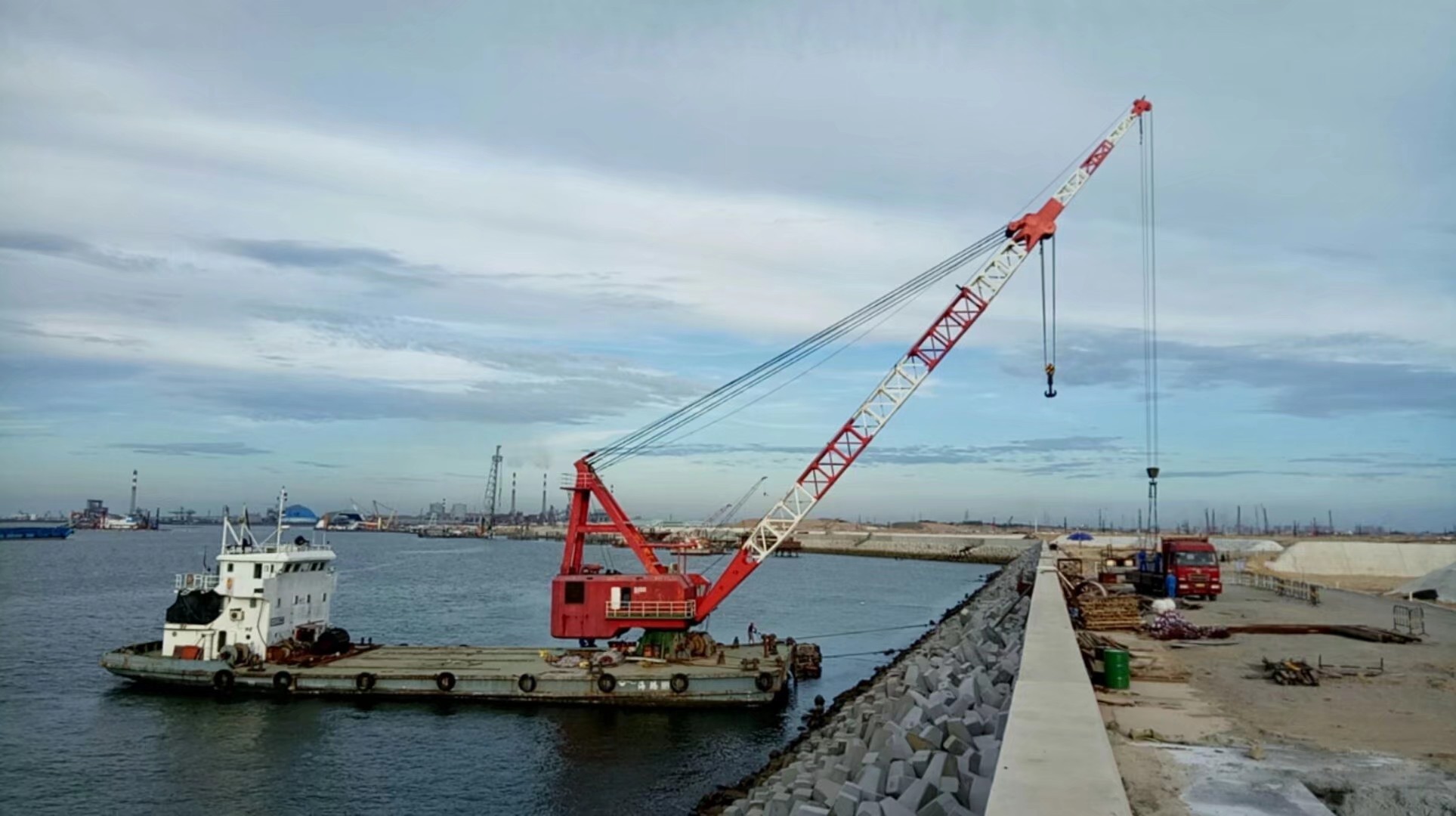 100 T Fully Revolving Floating Crane For Sale