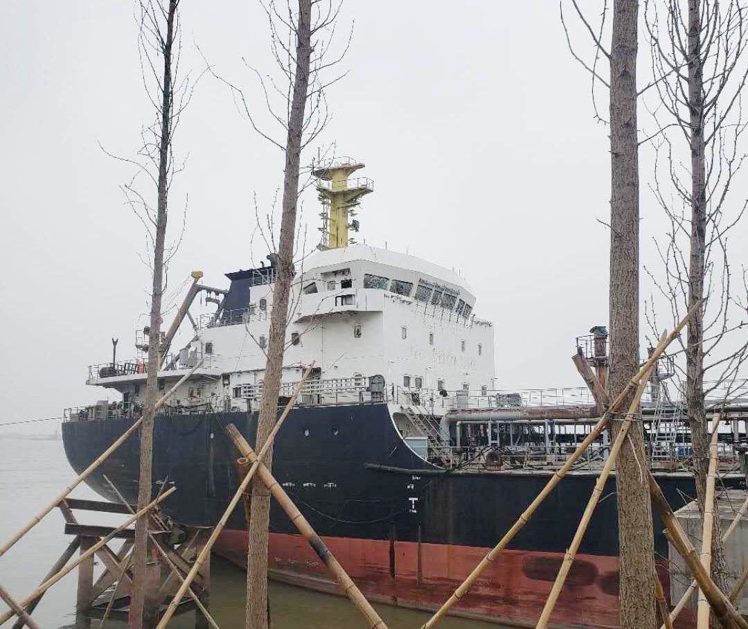5500 T Product Oil Tanker For Sale
