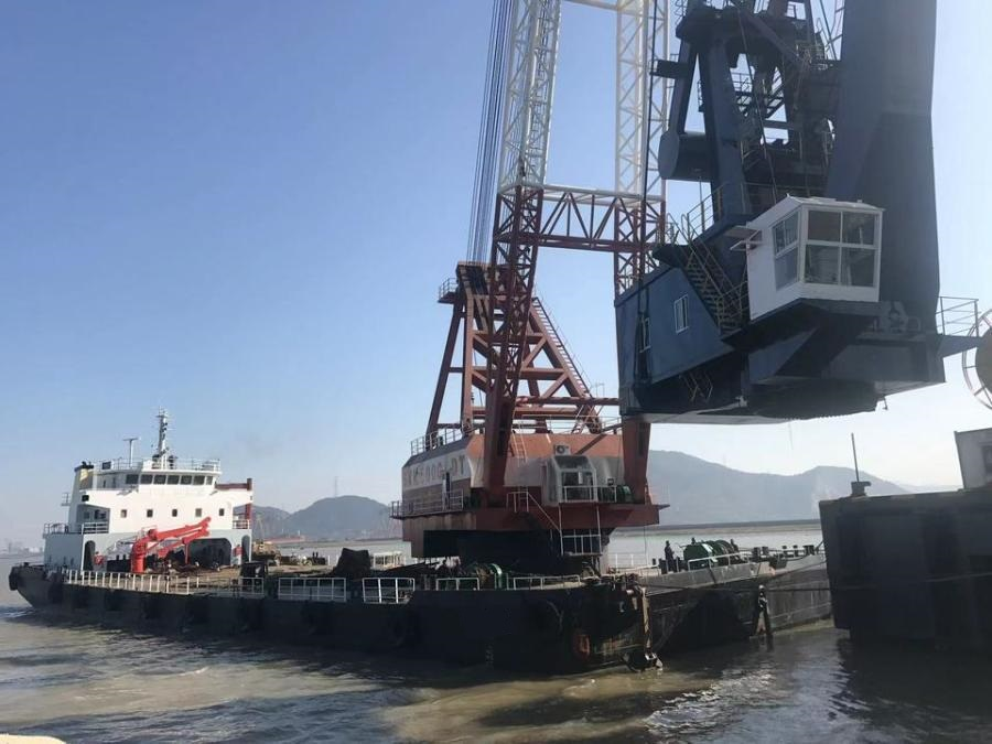 400 T Fully Revolving Floating Crane For Sale