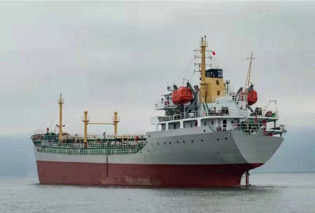7030 T Product Oil Tanker For Sale