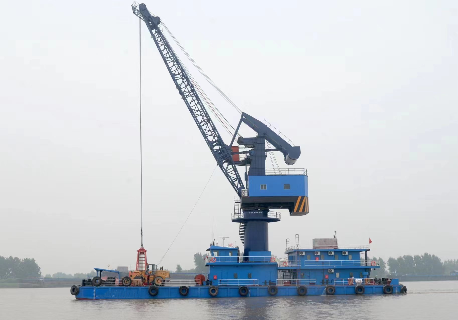 24.5 T Fully Revolving Floating Crane For Sale