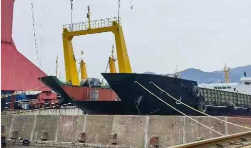 3657 T Deck Barge /LCT For Sale