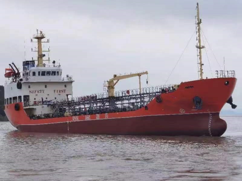 1700 T Product Oil Tanker For Sale