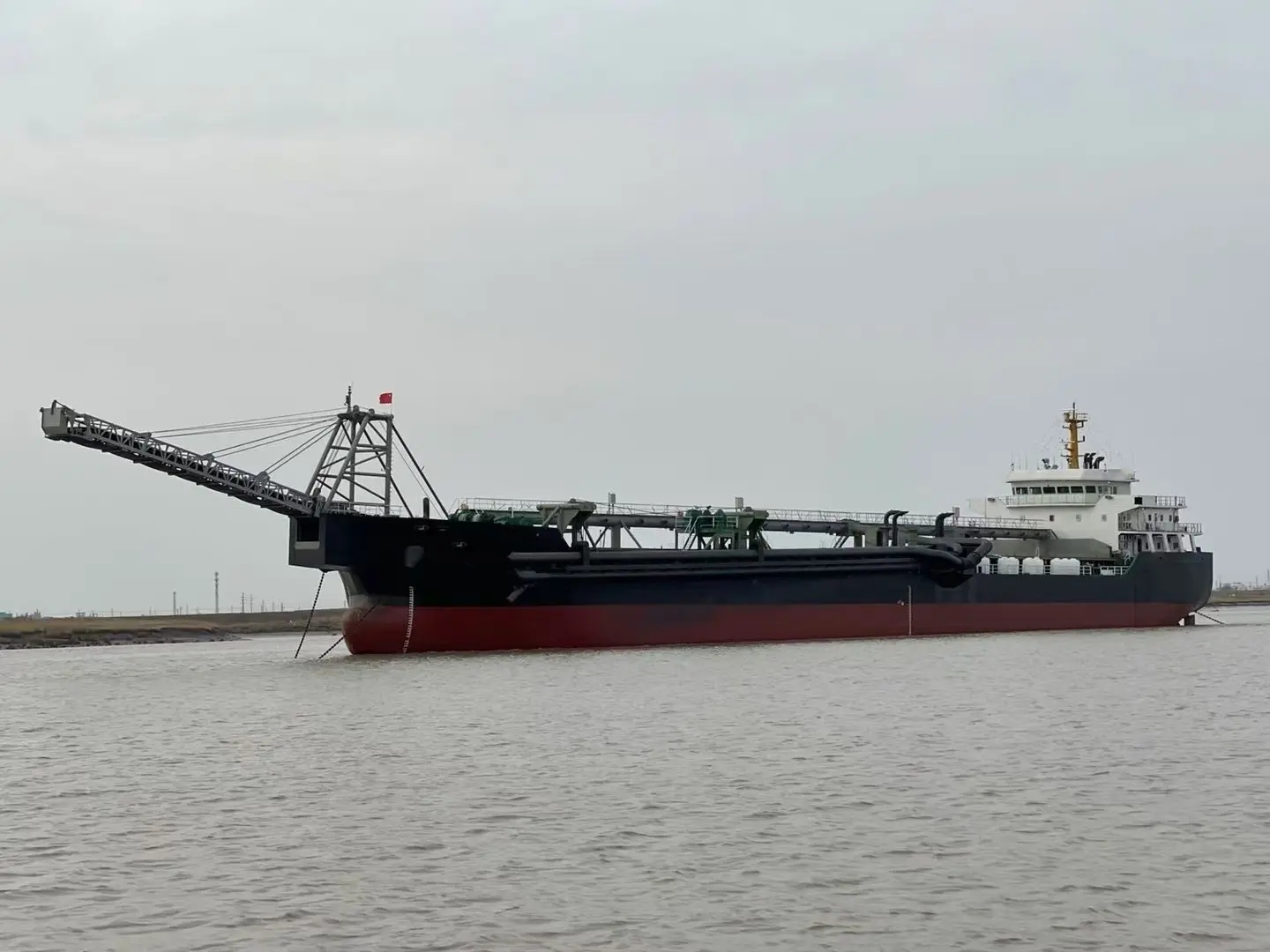 8162 T Self Suction-Unloading Sand Carrier  For Sale