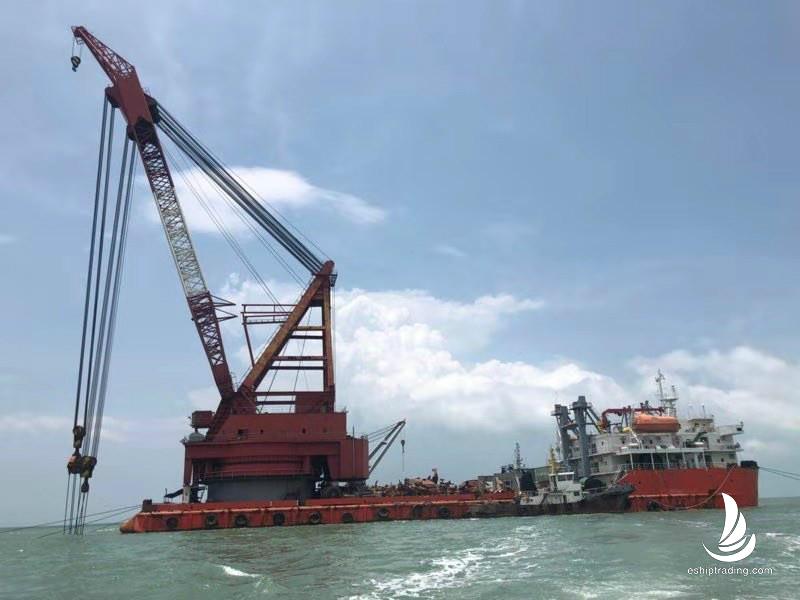 1200 T Fully Revolving Floating Crane For Sale