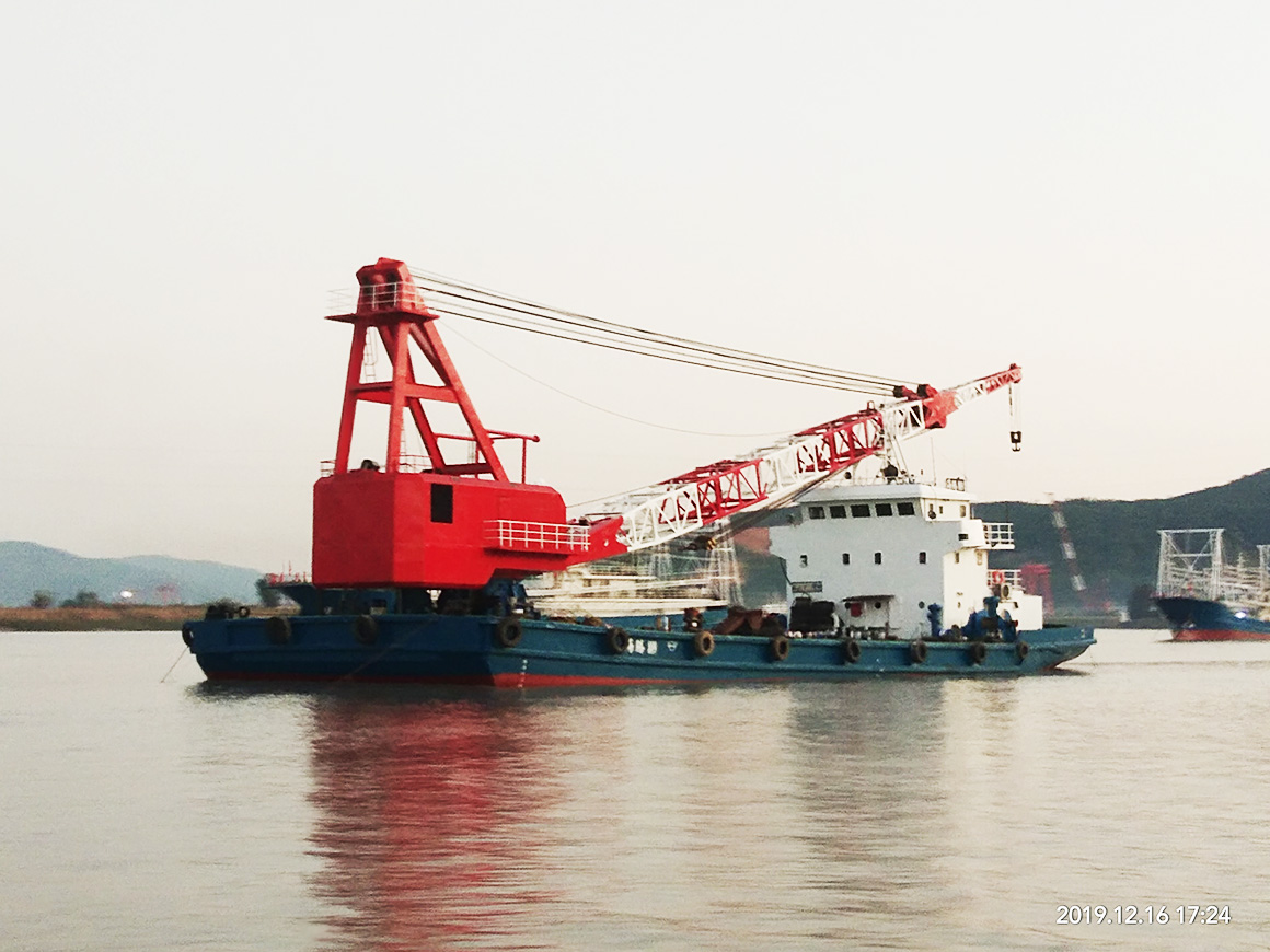 100 T Fully Revolving Floating Crane For Sale