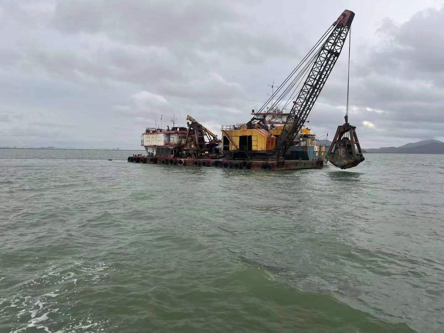 8 m³ Grab Dredger For Sale