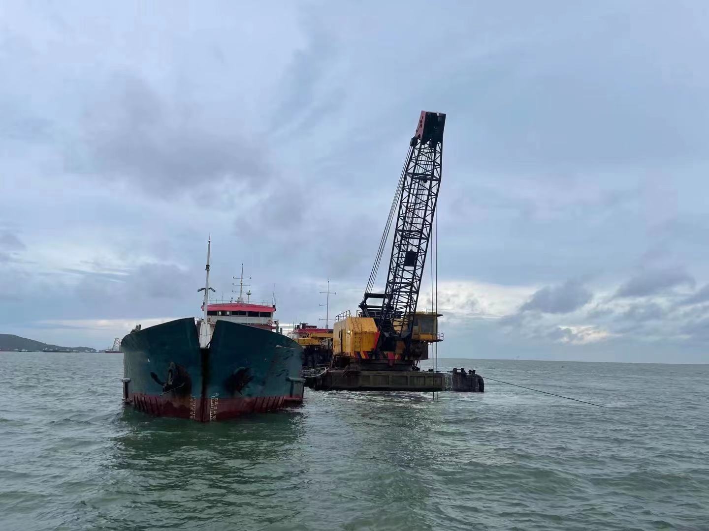 8 m³ Grab Dredger For Sale