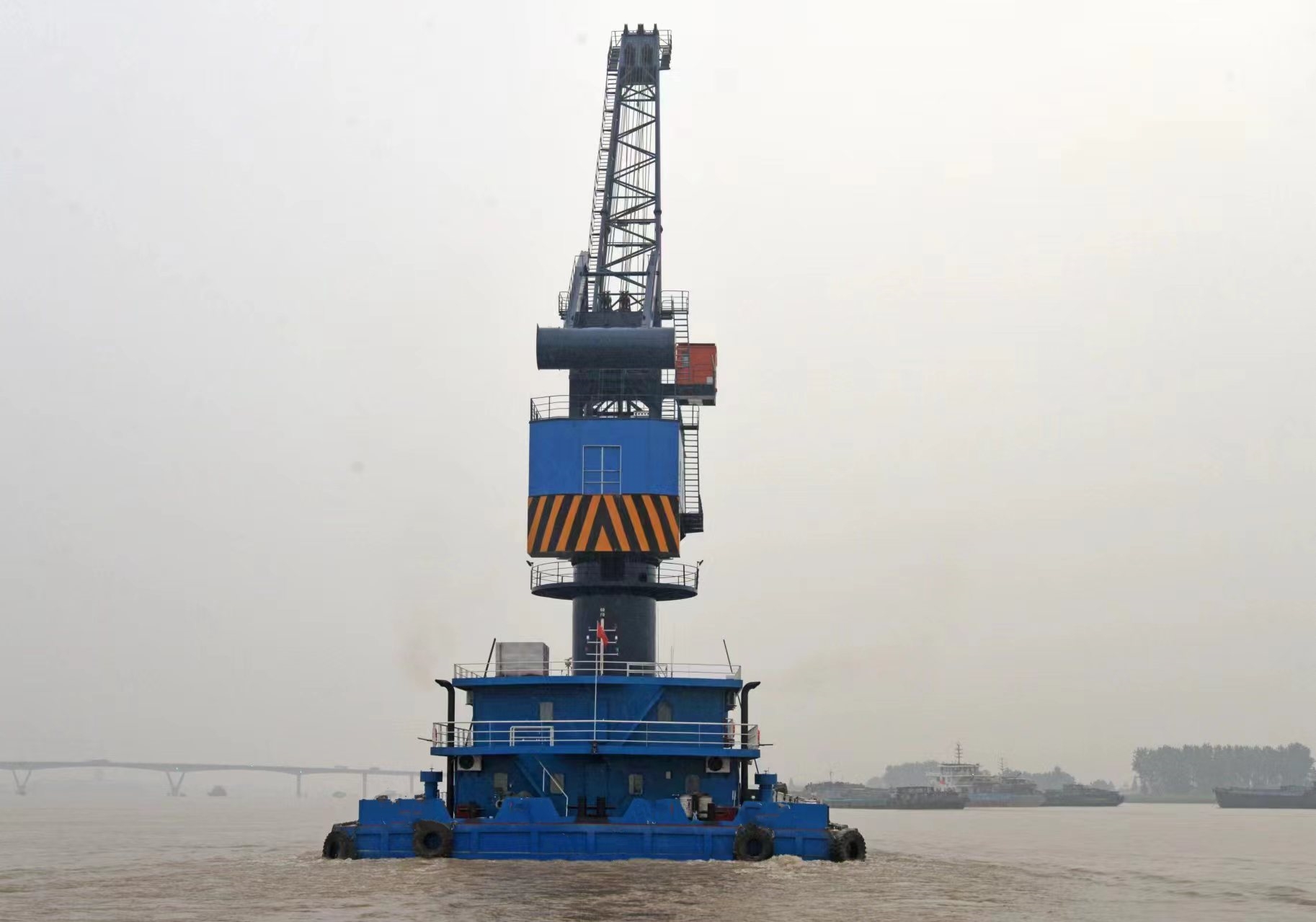 24.5 T Fully Revolving Floating Crane For Sale