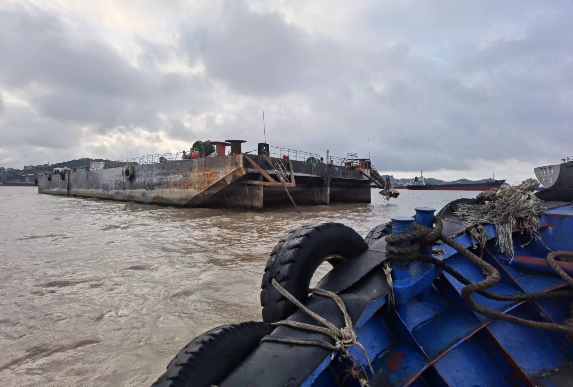 9700 T Non-self-propelled deck barge For Sale