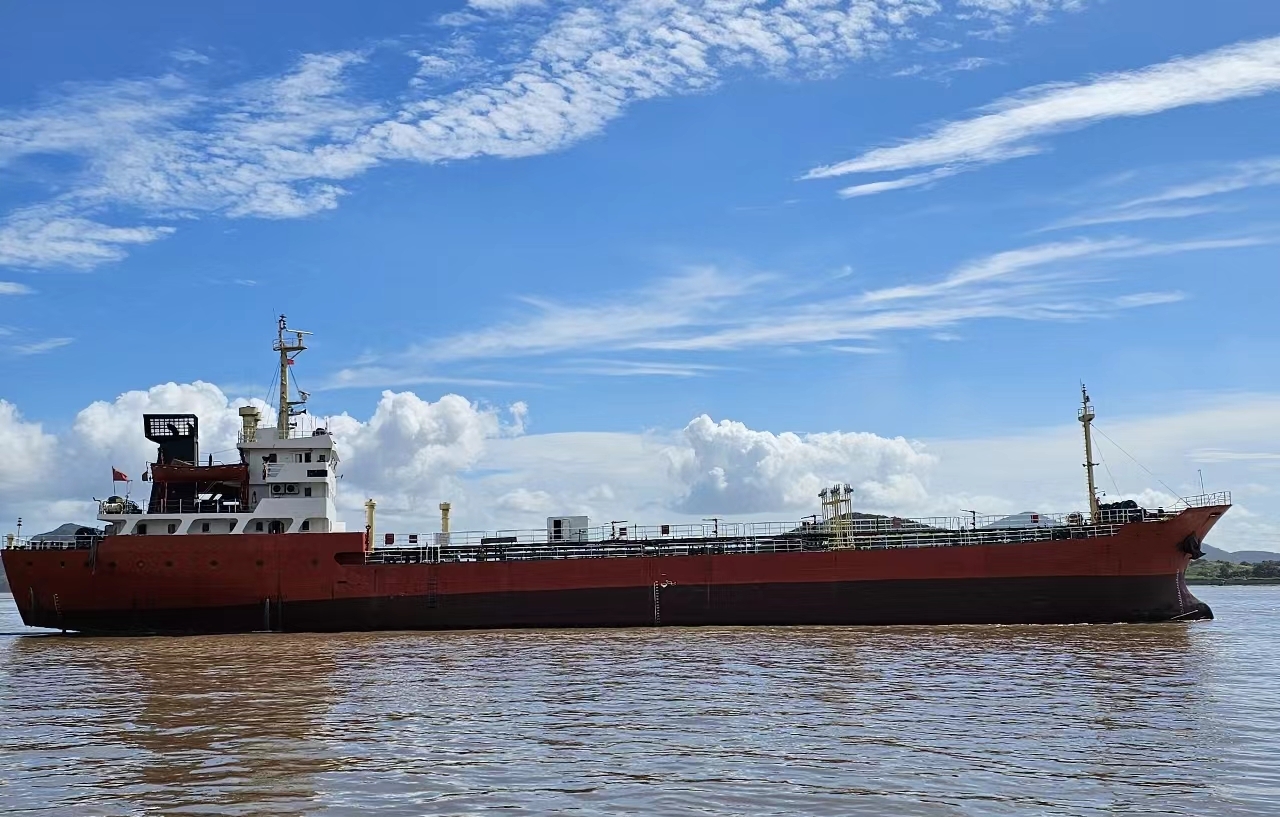 3290 T Product Oil Tanker For Sale