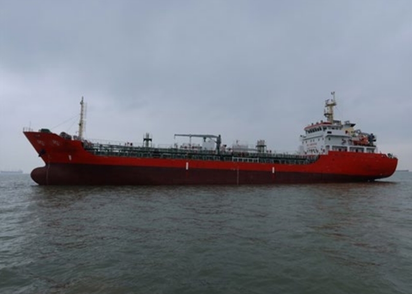 4380 T Product Oil Tanker For Sale