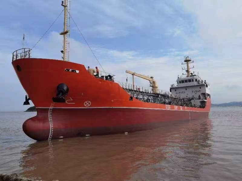 1700 T Product Oil Tanker For Sale