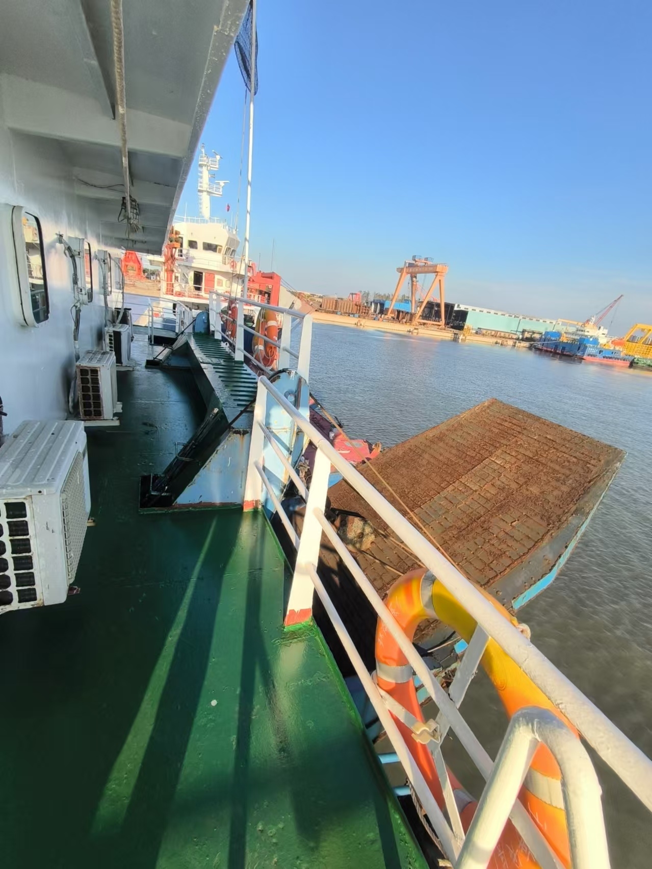3324 T Deck Barge /LCT For Sale