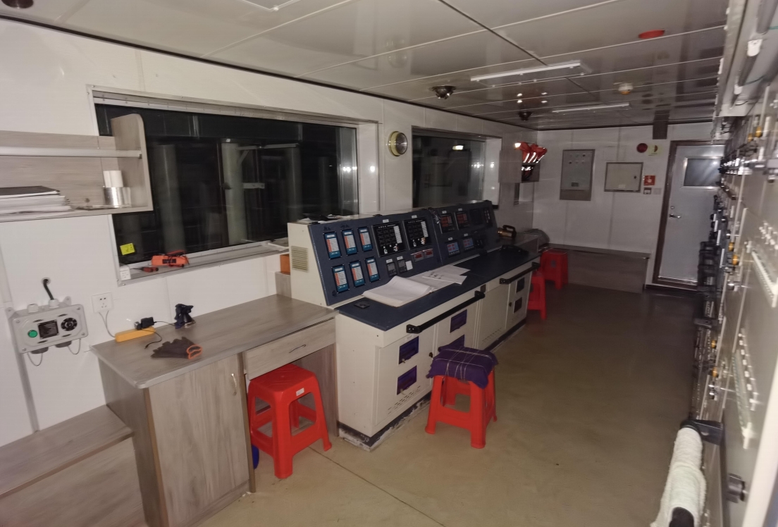 10720 T Deck Barge /LCT For Sale