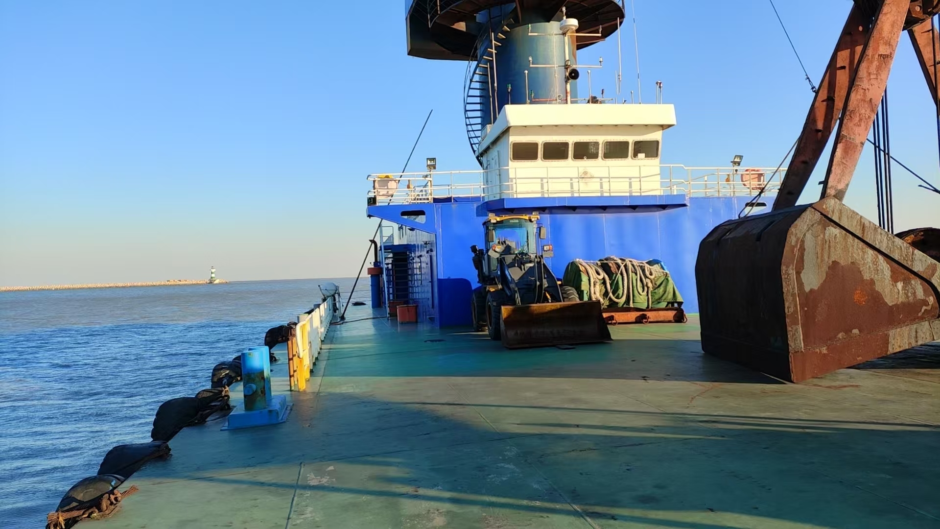 25 T Fully Revolving Floating Crane For Sale