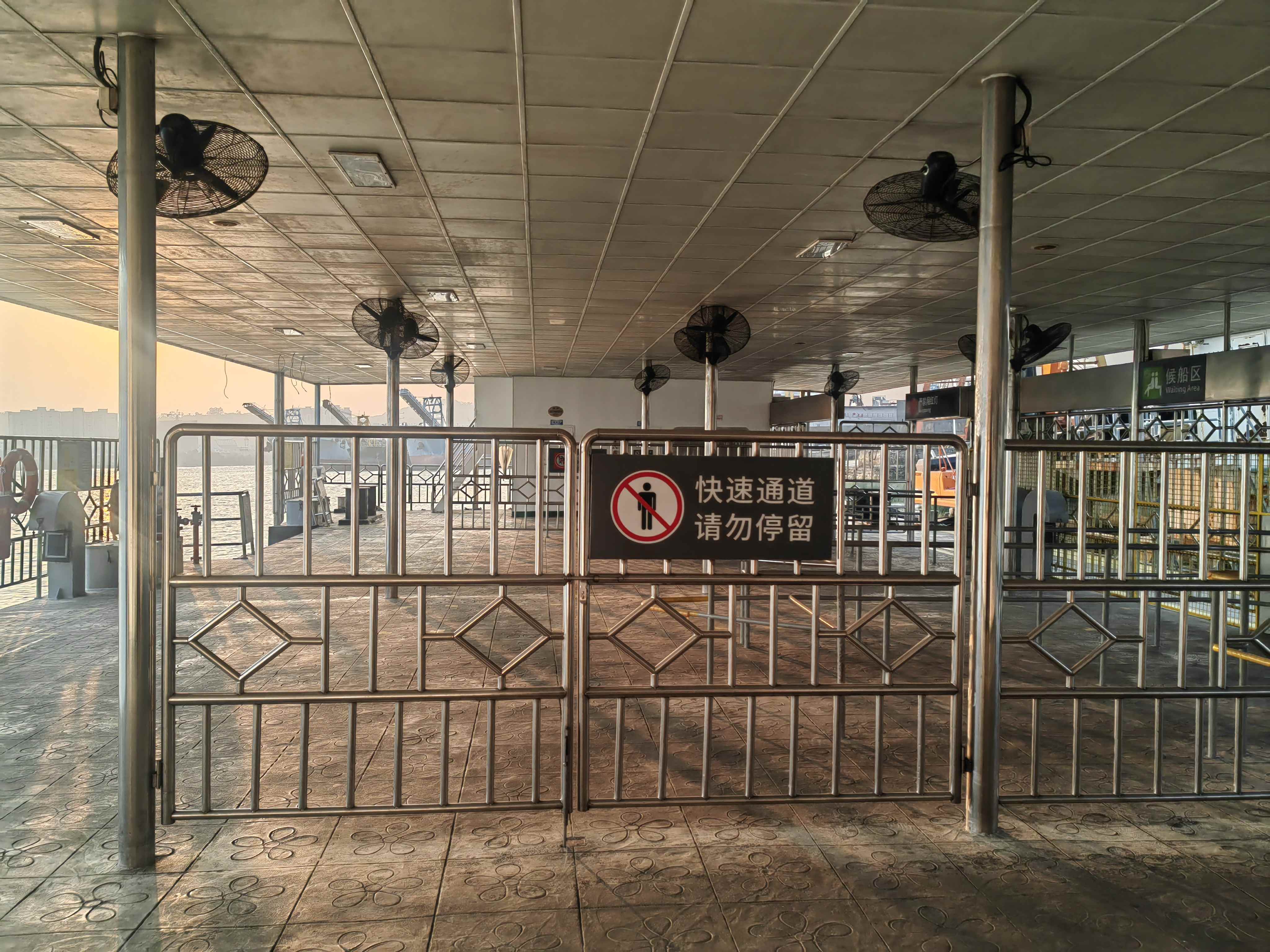 60 m Pontoon For Sale