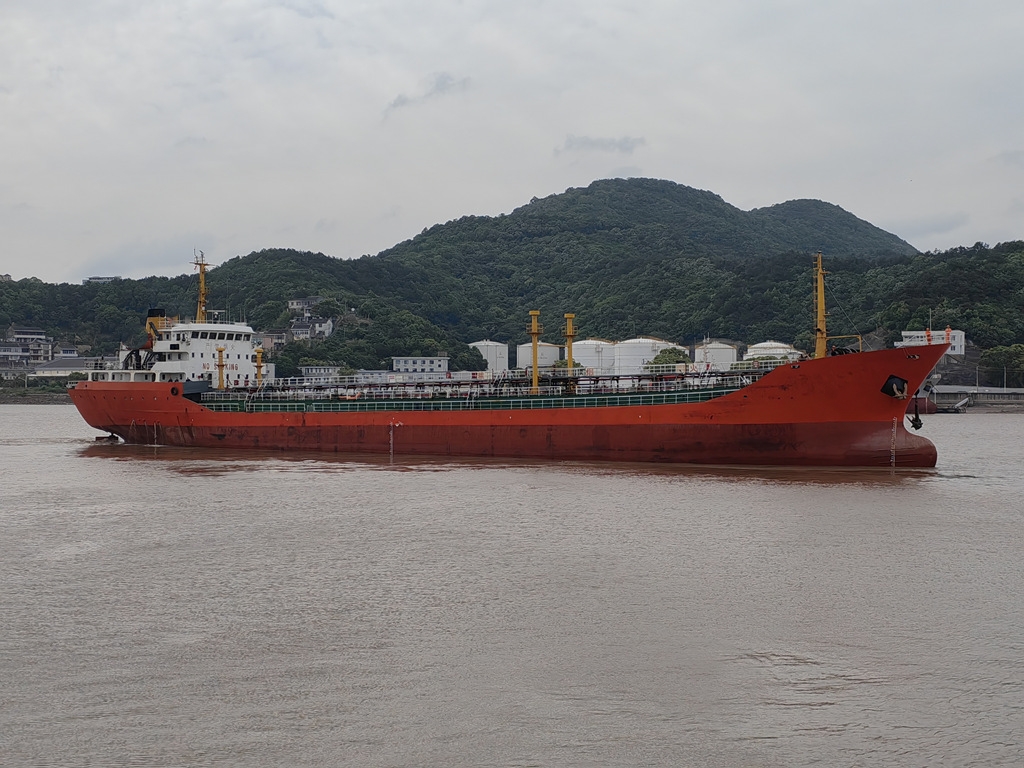 7016 T Product Oil Tanker For Sale