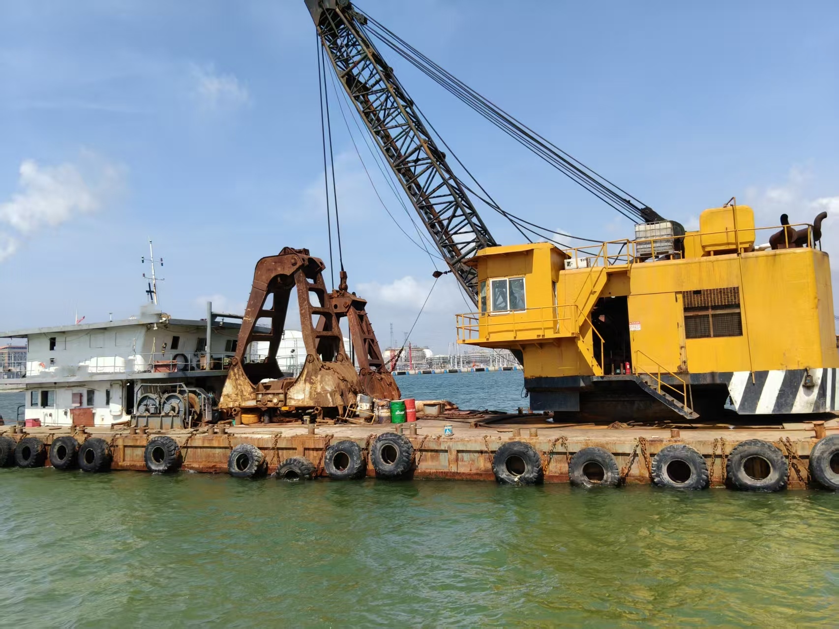 11 m³ Grab Dredger For Sale