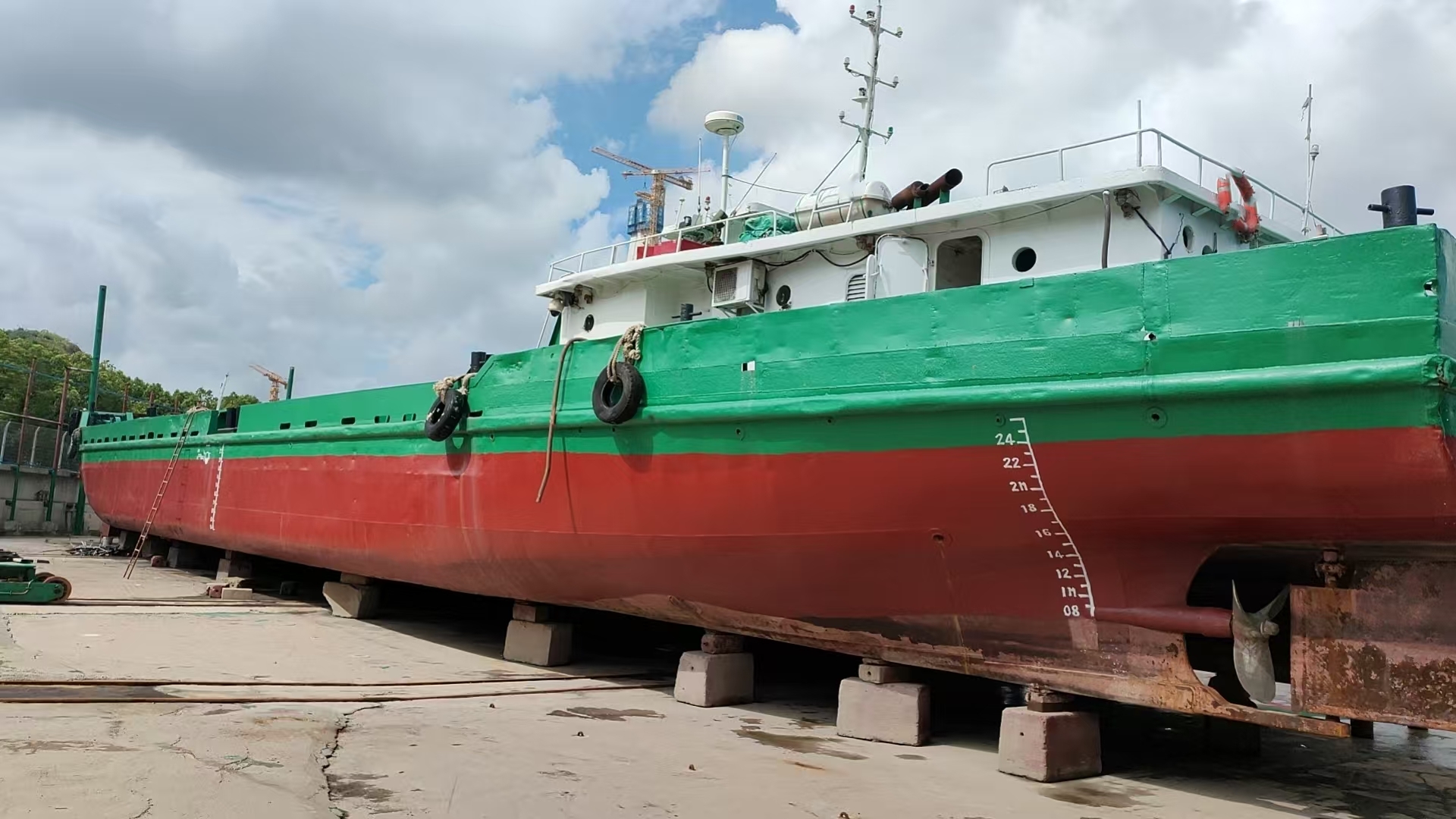 400 m³ Bottom-Discharge Hopper Barge For Sale