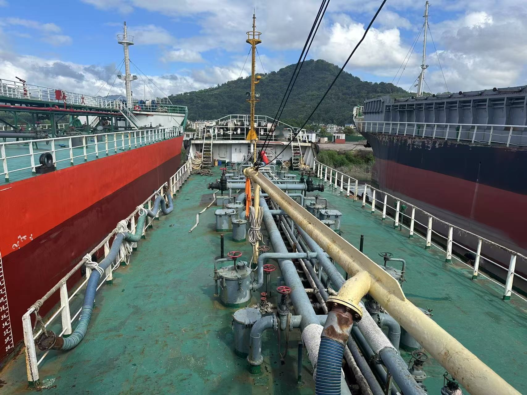833 T Product Oil Tanker For Sale