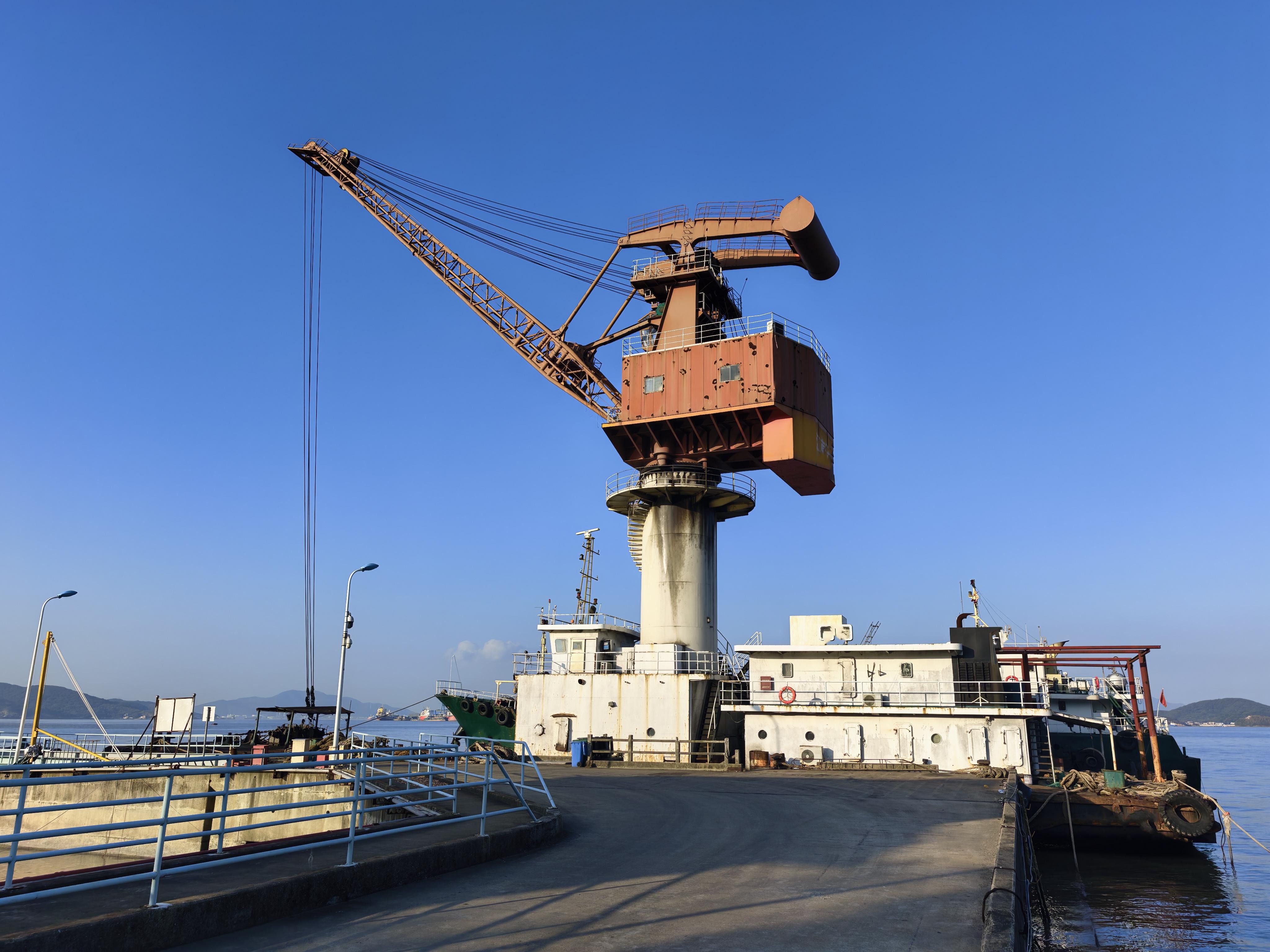 16 T Fully Revolving Floating Crane For Sale