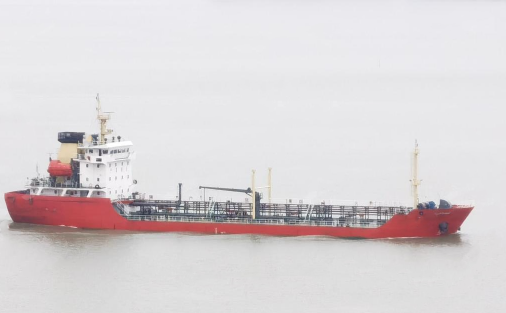 3300 T Product Oil Tanker For Sale