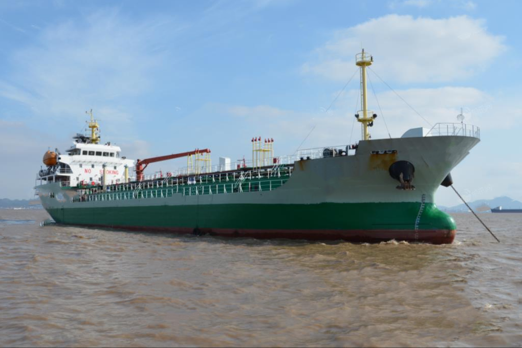 4500 T Product Oil Tanker For Sale
